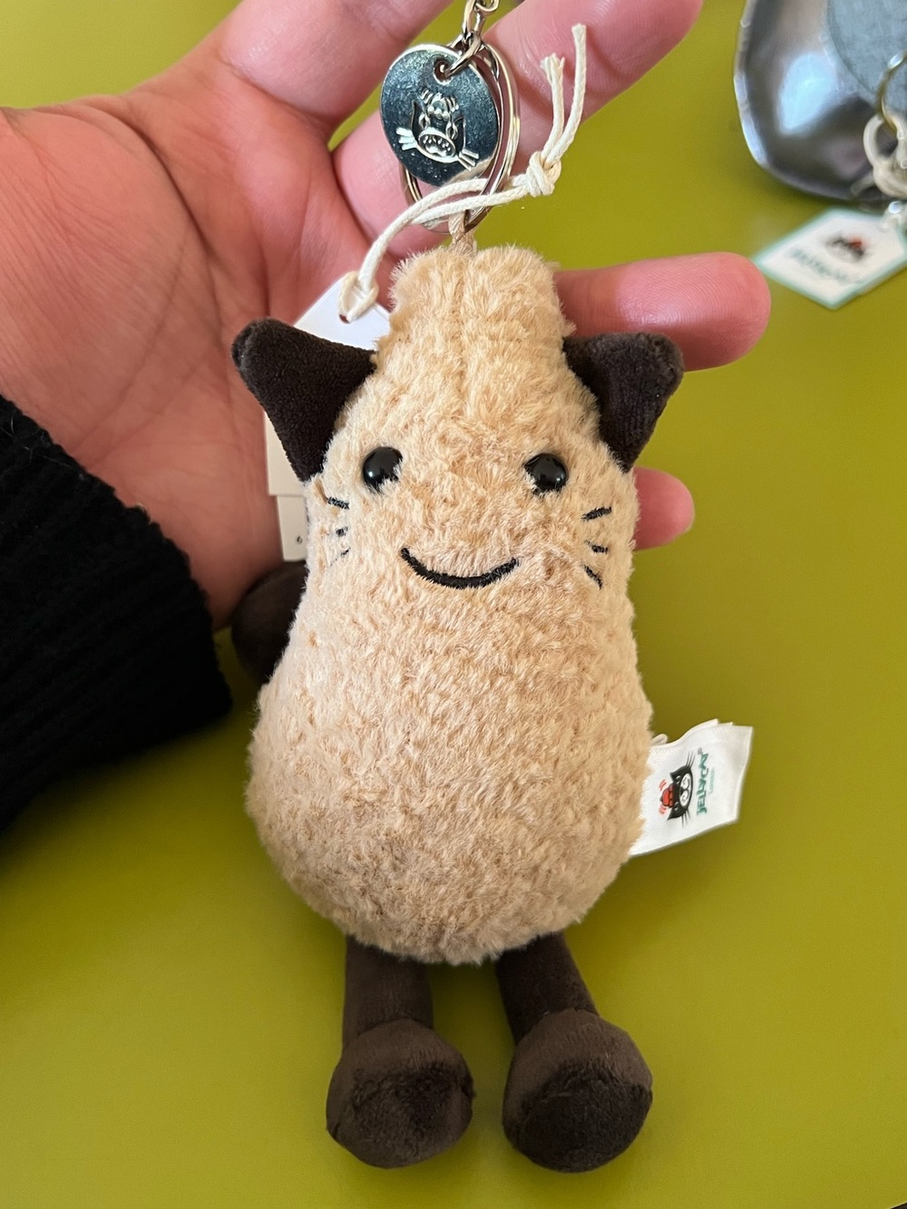 PEANUT HALLOWEEN KITTY KEYCHAIN